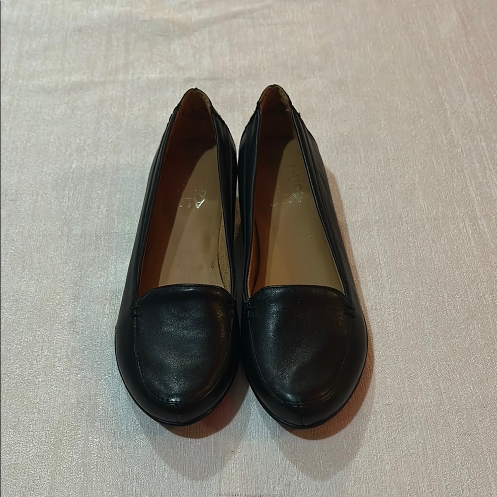 Naturalizer Women's Black Leather Loafers